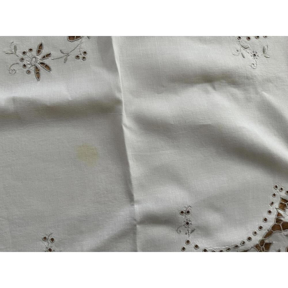 VTG Madeira Style Linen Tablecloth 66x110 Cutwork Floral 4 Napkins Richelieu - Picture 8 of 11